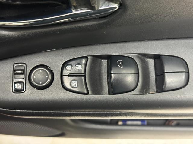 セレナ ハイウェイスター　Ｖセレクション　純正ナビ　両側パワースライドドア　アラウンドビューモニター　フリップダウンモニター　ＬＥＤヘッドライトフルセグＴＶ／ＣＤ／ＤＶＤ／Ｂｌｕｅｔｏｏｔｈ（10枚目）