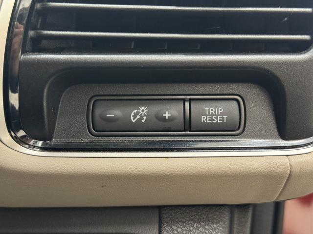 セレナ ハイウェイスター　Ｖセレクション　純正ナビ　両側パワースライドドア　アラウンドビューモニター　フリップダウンモニター　ＬＥＤヘッドライトフルセグＴＶ／ＣＤ／ＤＶＤ／Ｂｌｕｅｔｏｏｔｈ（16枚目）