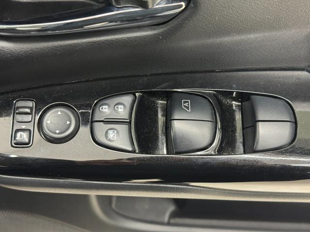 セレナ ハイウェイスターG プロパイロットエディション 両側パワースライドドア 純正9インチナビ フルセグTV/CD/DVD/Bluetooth LEDヘッドライト 純正アルミホイール プロパイロット(8枚目)