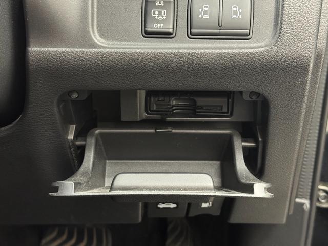 セレナ ハイウェイスターG プロパイロットエディション 両側パワースライドドア 純正9インチナビ フルセグTV/CD/DVD/Bluetooth LEDヘッドライト 純正アルミホイール プロパイロット(12枚目)