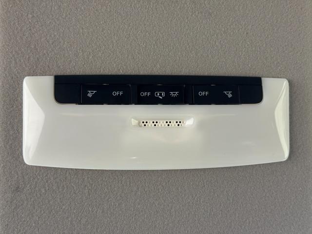 セレナ ハイウェイスターG プロパイロットエディション 両側パワースライドドア 純正9インチナビ フルセグTV/CD/DVD/Bluetooth LEDヘッドライト 純正アルミホイール プロパイロット(17枚目)