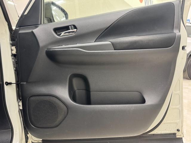 セレナ ハイウェイスター　Ｖセレクション　アルパイン１１インチナビ　アラウンドビューモニター　アルパイン１２．８インチフリップダウンモニター　プロパイロット　両側パワースライドドア　ＬＥＤヘッドライト　フルセグＴＶ／ＤＶＤ／Ｂｌｕｅｔｏｏｔｈ（18枚目）