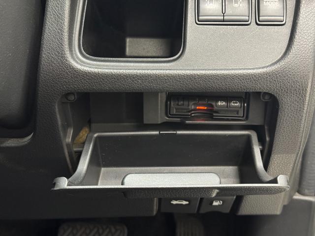 セレナ ハイウェイスター S-ハイブリッド Vセレクション 両側パワースライドドア バックカメラ フルセグTV/CD/DVD/Bluetooth ETC アルパインフリップダウンモニター(34枚目)