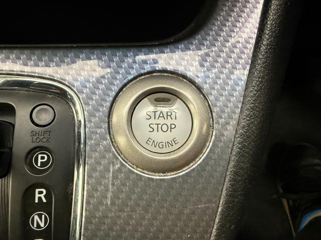 セレナ ライダー　Ｓ－ハイブリッド　純正８インチナビ　フルセグＴＶ　ＣＤ／ＤＶＤ／Ｂｌｕｅｔｏｏｔｈ　アラウンドビューモニター　後席フリップダウンモニター　インテリジェントキー　両側スライドドア　社外デジタルインナールームミラー（7枚目）