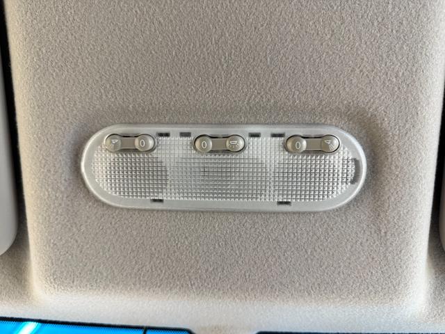 セレナ ライダー　Ｓ－ハイブリッド　純正８インチナビ　フルセグＴＶ　ＣＤ／ＤＶＤ／Ｂｌｕｅｔｏｏｔｈ　アラウンドビューモニター　後席フリップダウンモニター　インテリジェントキー　両側スライドドア　社外デジタルインナールームミラー（11枚目）