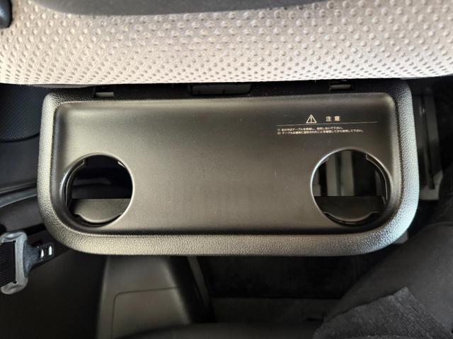 セレナ ライダー　Ｓ－ハイブリッド　純正８インチナビ　フルセグＴＶ　ＣＤ／ＤＶＤ／Ｂｌｕｅｔｏｏｔｈ　アラウンドビューモニター　後席フリップダウンモニター　インテリジェントキー　両側スライドドア　社外デジタルインナールームミラー（14枚目）