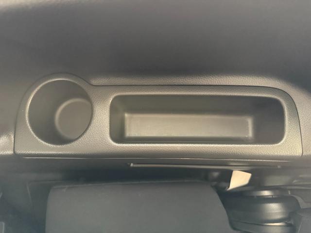 セレナ ライダー　Ｓ－ハイブリッド　純正８インチナビ　フルセグＴＶ　ＣＤ／ＤＶＤ／Ｂｌｕｅｔｏｏｔｈ　アラウンドビューモニター　後席フリップダウンモニター　インテリジェントキー　両側スライドドア　社外デジタルインナールームミラー（16枚目）