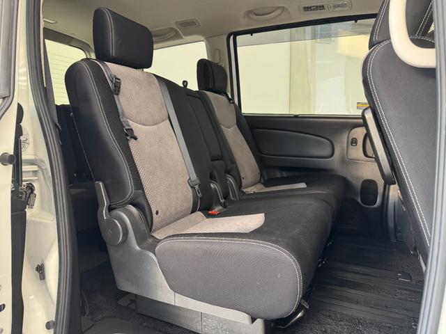 セレナ ライダー　Ｓ－ハイブリッド　純正８インチナビ　フルセグＴＶ　ＣＤ／ＤＶＤ／Ｂｌｕｅｔｏｏｔｈ　アラウンドビューモニター　後席フリップダウンモニター　インテリジェントキー　両側スライドドア　社外デジタルインナールームミラー（20枚目）