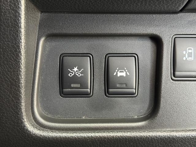 セレナ ライダー　Ｓ－ハイブリッド　純正８インチナビ　フルセグＴＶ　ＣＤ／ＤＶＤ／Ｂｌｕｅｔｏｏｔｈ　アラウンドビューモニター　後席フリップダウンモニター　インテリジェントキー　両側スライドドア　社外デジタルインナールームミラー（32枚目）