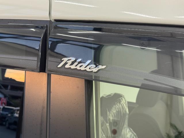 セレナ ライダー　Ｓ－ハイブリッド　純正８インチナビ　フルセグＴＶ　ＣＤ／ＤＶＤ／Ｂｌｕｅｔｏｏｔｈ　アラウンドビューモニター　後席フリップダウンモニター　インテリジェントキー　両側スライドドア　社外デジタルインナールームミラー（50枚目）