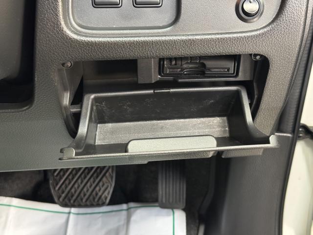 セレナ ライダー　Ｓ－ハイブリッド　純正８インチナビ　フルセグＴＶ　ＣＤ／ＤＶＤ／Ｂｌｕｅｔｏｏｔｈ　アラウンドビューモニター　後席フリップダウンモニター　インテリジェントキー　両側スライドドア　社外デジタルインナールームミラー（55枚目）