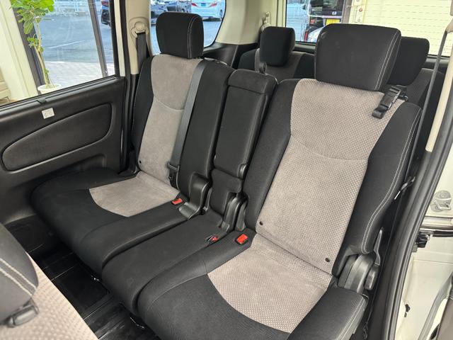 セレナ ライダー　Ｓ－ハイブリッド　純正８インチナビ　フルセグＴＶ　ＣＤ／ＤＶＤ／Ｂｌｕｅｔｏｏｔｈ　アラウンドビューモニター　後席フリップダウンモニター　インテリジェントキー　両側スライドドア　社外デジタルインナールームミラー（61枚目）