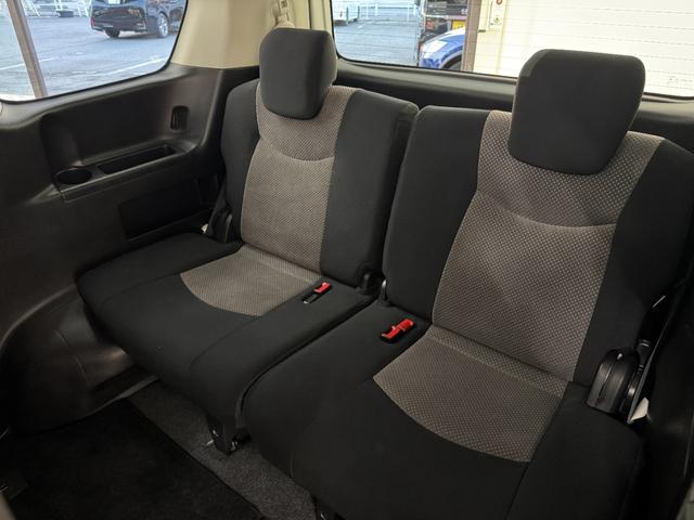 セレナ ライダー　Ｓ－ハイブリッド　純正８インチナビ　フルセグＴＶ　ＣＤ／ＤＶＤ／Ｂｌｕｅｔｏｏｔｈ　アラウンドビューモニター　後席フリップダウンモニター　インテリジェントキー　両側スライドドア　社外デジタルインナールームミラー（63枚目）