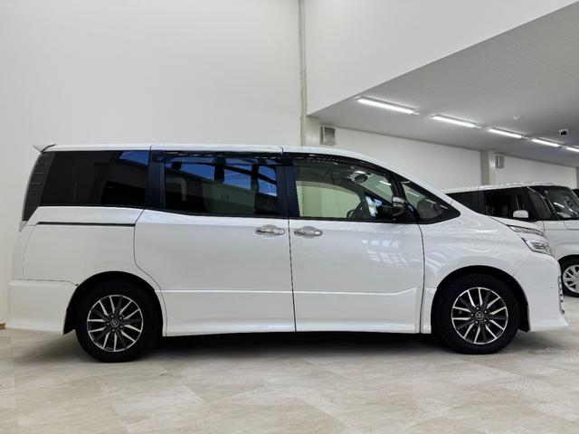 ヴォクシー ZS 煌 両側パワースライドドア フリップダウンモニター 純正アルミホイール ETC フルセグTV/CD/DVD/Bluetooth 社外レーダー探知機 LEDヘッドライト(3枚目)