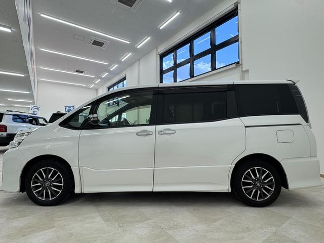 ヴォクシー ZS 煌 両側パワースライドドア フリップダウンモニター 純正アルミホイール ETC フルセグTV/CD/DVD/Bluetooth 社外レーダー探知機 LEDヘッドライト(5枚目)