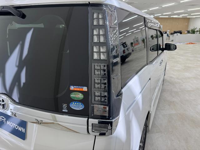 ヴォクシー ZS 煌 両側パワースライドドア フリップダウンモニター 純正アルミホイール ETC フルセグTV/CD/DVD/Bluetooth 社外レーダー探知機 LEDヘッドライト(15枚目)