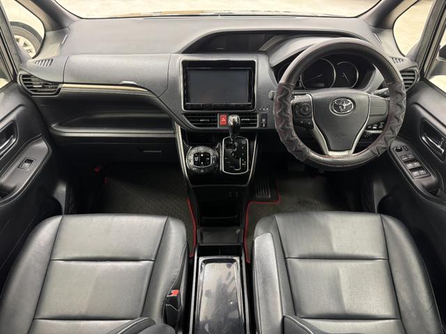 エスクァイア Gi パノラミックビューモニター TRDフロントグリル 純正フリップダウンモニター シートヒーター オートクルーズ 両側パワースライド スマートキー ETC フルセグTV/CD/DVD/Bluetooth(6枚目)