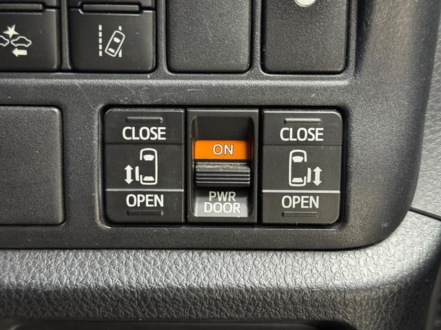 エスクァイア Gi パノラミックビューモニター TRDフロントグリル 純正フリップダウンモニター シートヒーター オートクルーズ 両側パワースライド スマートキー ETC フルセグTV/CD/DVD/Bluetooth(8枚目)