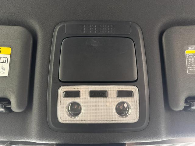 エスクァイア Gi パノラミックビューモニター TRDフロントグリル 純正フリップダウンモニター シートヒーター オートクルーズ 両側パワースライド スマートキー ETC フルセグTV/CD/DVD/Bluetooth(11枚目)