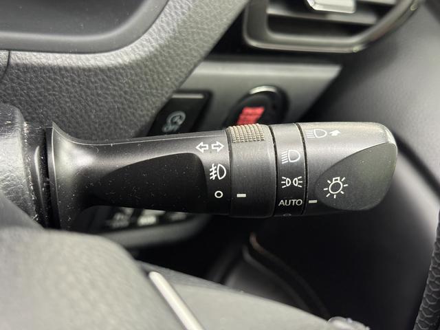 エスクァイア Gi パノラミックビューモニター TRDフロントグリル 純正フリップダウンモニター シートヒーター オートクルーズ 両側パワースライド スマートキー ETC フルセグTV/CD/DVD/Bluetooth(12枚目)