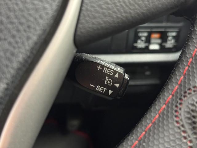 エスクァイア Gi パノラミックビューモニター TRDフロントグリル 純正フリップダウンモニター シートヒーター オートクルーズ 両側パワースライド スマートキー ETC フルセグTV/CD/DVD/Bluetooth(14枚目)