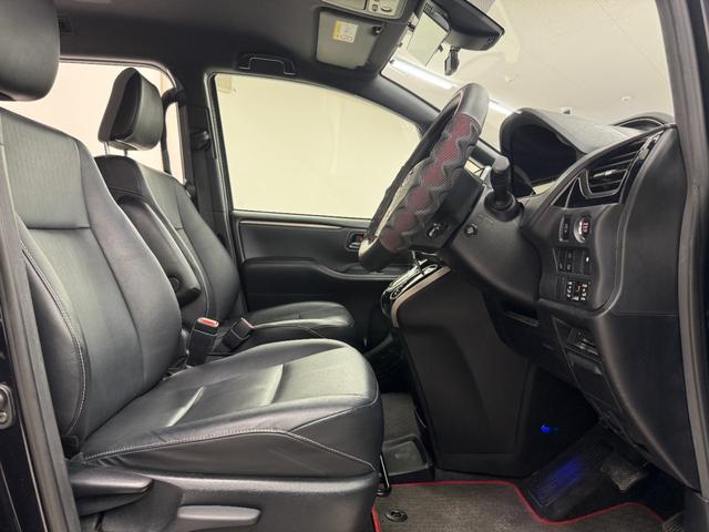 エスクァイア Gi パノラミックビューモニター TRDフロントグリル 純正フリップダウンモニター シートヒーター オートクルーズ 両側パワースライド スマートキー ETC フルセグTV/CD/DVD/Bluetooth(23枚目)