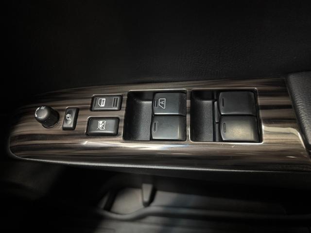 エルグランド 250ハイウェイスターS 両側パワースライドドア クルーズコントロール 社外ナビ フルセグTV フリップダウンモニター バックカメラ ハーフレザーシート ビルトインETC(19枚目)