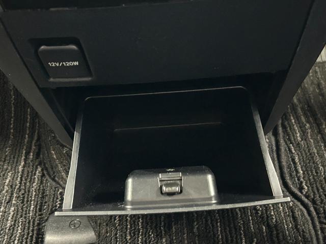 アルファード ２．５Ｓ　Ａパッケージ　両側パワースライドドア　バックカメラ　Ｂｌｕｅｔｏｏｔｈ　ＥＴＣ　ナビ、フルセグＴＶ　コーナーセンサー前後　後席モニター　純正アルミホイール　ＬＥＤヘッドライト（33枚目）