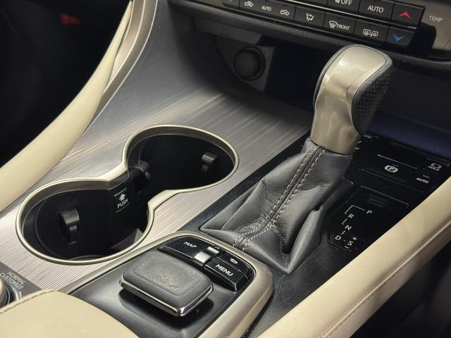 ＲＸ 　純正ナビ　フルセグＴＶ　バックカメラ　ステアリングヒーター　ＨＵＤ　Ｂｌｕｅｔｏｏｔｈ　シートヒーター　エアシート　電動リアゲード　ドライブレコーダー　パワシート　ＥＴＣ２．０オートマチックハイビーム（21枚目）