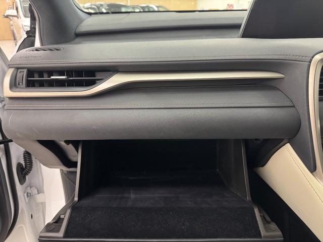 ＲＸ 　純正ナビ　フルセグＴＶ　バックカメラ　ステアリングヒーター　ＨＵＤ　Ｂｌｕｅｔｏｏｔｈ　シートヒーター　エアシート　電動リアゲード　ドライブレコーダー　パワシート　ＥＴＣ２．０オートマチックハイビーム（30枚目）