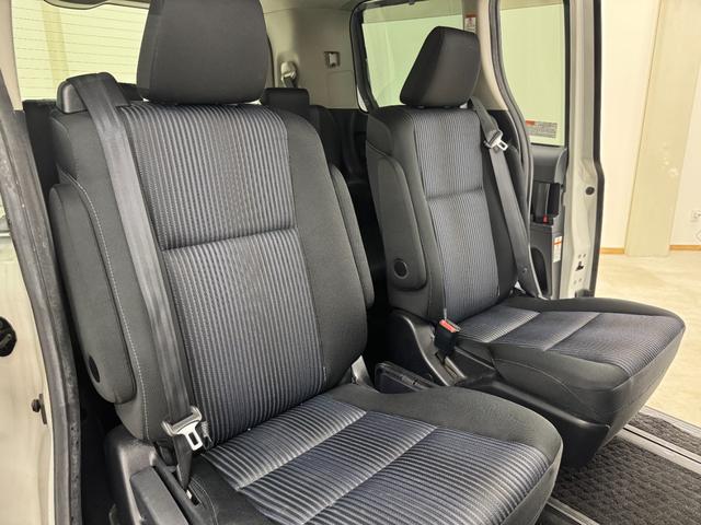 ヴォクシー ＺＳ　煌　純正９インチナビ　フルセグＴＶ　バックモニター　ＥＴＣ　プッシュスタート　両側パワースライドドア　ＬＥＤヘッドライト（9枚目）