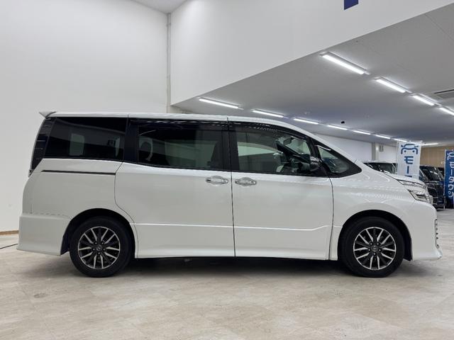 ヴォクシー ＺＳ　煌　純正９インチナビ　フルセグＴＶ　バックモニター　ＥＴＣ　プッシュスタート　両側パワースライドドア　ＬＥＤヘッドライト（15枚目）