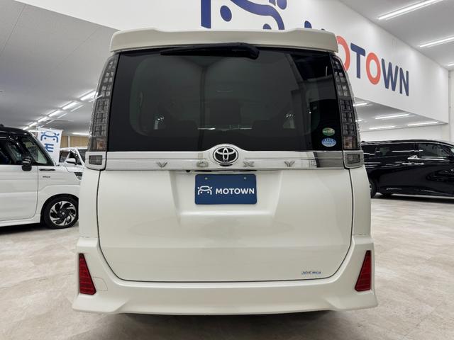 ヴォクシー ＺＳ　煌　純正９インチナビ　フルセグＴＶ　バックモニター　ＥＴＣ　プッシュスタート　両側パワースライドドア　ＬＥＤヘッドライト（16枚目）