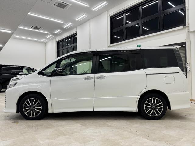 ヴォクシー ＺＳ　煌　純正９インチナビ　フルセグＴＶ　バックモニター　ＥＴＣ　プッシュスタート　両側パワースライドドア　ＬＥＤヘッドライト（17枚目）