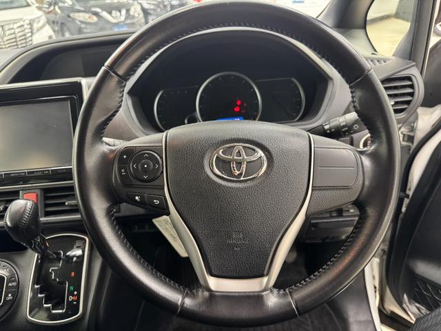 ヴォクシー ＺＳ　煌　純正９インチナビ　フルセグＴＶ　バックモニター　ＥＴＣ　プッシュスタート　両側パワースライドドア　ＬＥＤヘッドライト（21枚目）