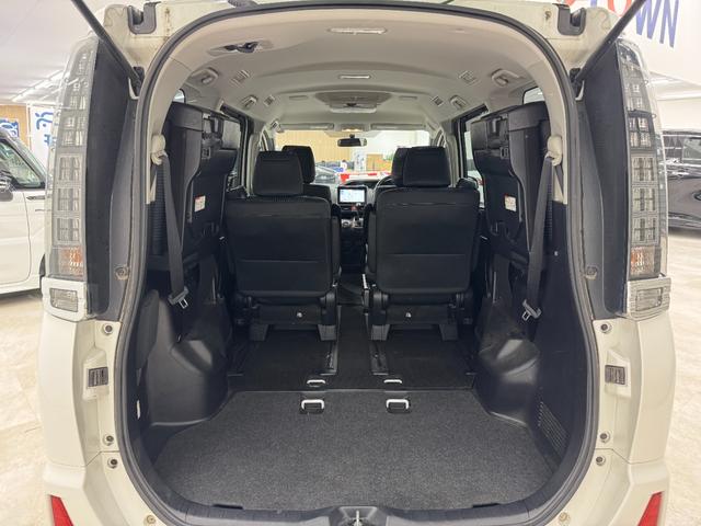 ヴォクシー ＺＳ　煌　純正９インチナビ　フルセグＴＶ　バックモニター　ＥＴＣ　プッシュスタート　両側パワースライドドア　ＬＥＤヘッドライト（29枚目）