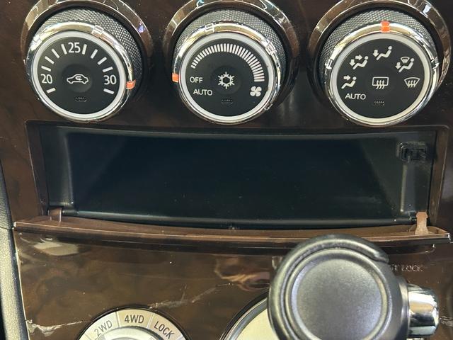 デリカＤ：５ シャモニー　ナビ　フルセグＴＶ　両側パワースライドドア　バックカメラ　サイドカメラ　フロントカメラ　フリップダウンモニター　パワシート　パドルシフト　ＥＴＣ　Ｂｌｕｅｔｏｏｔｈ（27枚目）