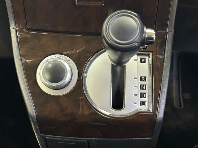 デリカＤ：５ シャモニー　ナビ　フルセグＴＶ　両側パワースライドドア　バックカメラ　サイドカメラ　フロントカメラ　フリップダウンモニター　パワシート　パドルシフト　ＥＴＣ　Ｂｌｕｅｔｏｏｔｈ（30枚目）