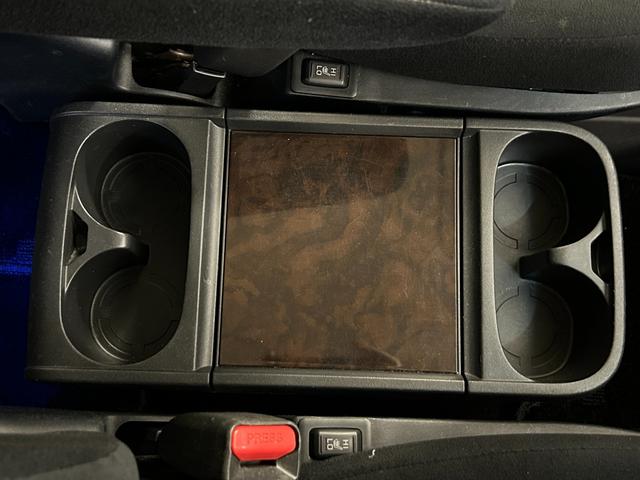 デリカＤ：５ シャモニー　ナビ　フルセグＴＶ　両側パワースライドドア　バックカメラ　サイドカメラ　フロントカメラ　フリップダウンモニター　パワシート　パドルシフト　ＥＴＣ　Ｂｌｕｅｔｏｏｔｈ（32枚目）