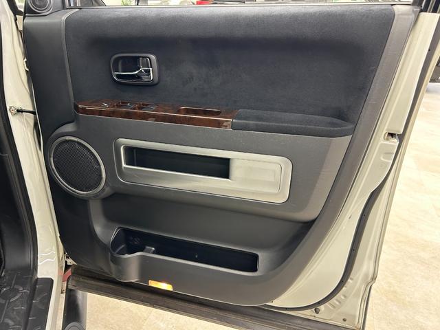 デリカＤ：５ シャモニー　ナビ　フルセグＴＶ　両側パワースライドドア　バックカメラ　サイドカメラ　フロントカメラ　フリップダウンモニター　パワシート　パドルシフト　ＥＴＣ　Ｂｌｕｅｔｏｏｔｈ（35枚目）