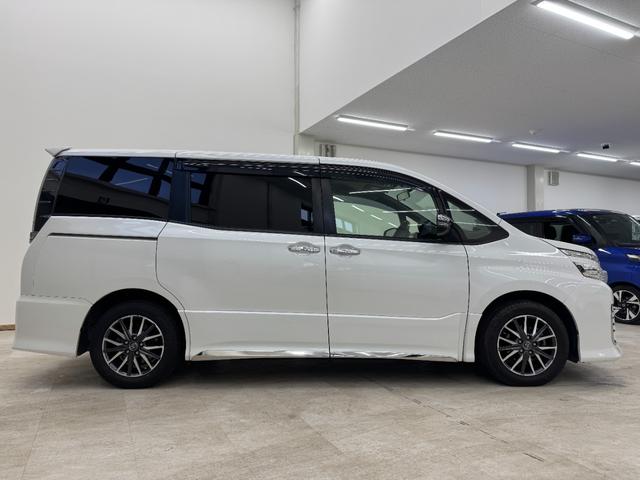 ヴォクシー ＺＳ　煌　社外ナビ　バックモニター　両側パワースライドドア　純正アルミホイール　プッシュスタート　Ｂｌｕｅｔｏｏｔｈ　ＥＴＣ（3枚目）