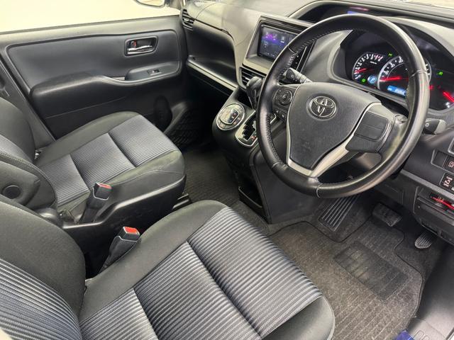 ヴォクシー ＺＳ　煌　社外ナビ　バックモニター　両側パワースライドドア　純正アルミホイール　プッシュスタート　Ｂｌｕｅｔｏｏｔｈ　ＥＴＣ（11枚目）