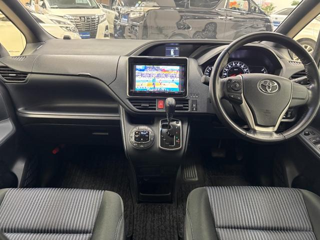 ヴォクシー ZS 煌 純正9インチナビTV バックカメラ スマートキー LEDヘッドライト 純正16インチアルミホイール ETC(2枚目)