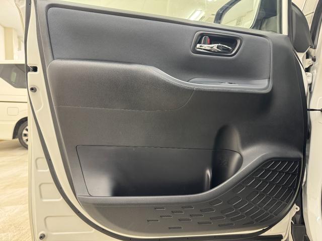 ヴォクシー ZS 煌 純正9インチナビTV バックカメラ スマートキー LEDヘッドライト 純正16インチアルミホイール ETC(18枚目)