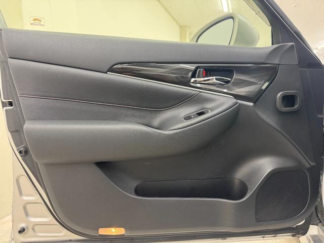 クラウンハイブリッド アスリートＧ　純正ＨＤＤナビＴＶ　黒レザーシート　バックカメラ　電動サンシェード（21枚目）