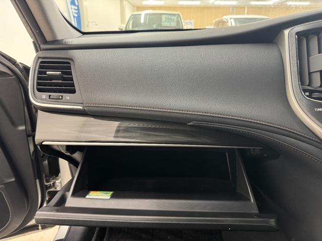 クラウンハイブリッド アスリートＧ　純正ＨＤＤナビＴＶ　黒レザーシート　バックカメラ　電動サンシェード（29枚目）