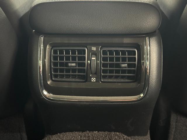 クラウンハイブリッド アスリートＧ　純正ＨＤＤナビＴＶ　黒レザーシート　バックカメラ　電動サンシェード（30枚目）