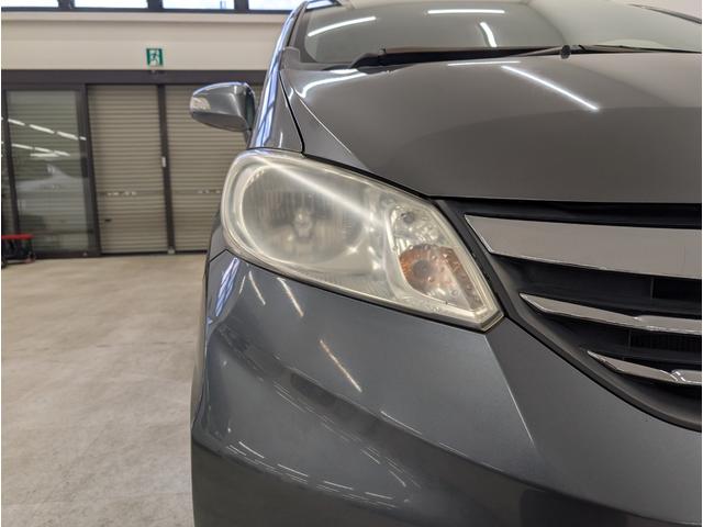 フリード Ｇ　エアロ　禁煙車　６人　片側パワースライドドア　２列目シート両側アームレスト　ＶＳＡ　助手席ヒルスタートアシスト機能　アームレスト（2枚目）