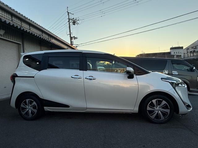 シエンタ G クエロ Gクエロ 7人乗り 軽減ブレーキ 両側自動ドア Iストップ 前後ドラレコ 全方位カメラ Bカメラ デュアルエアバック フルオートエアコン ウォークスルー LEDヘッド ナビ&TV/スペアー有(14枚目)