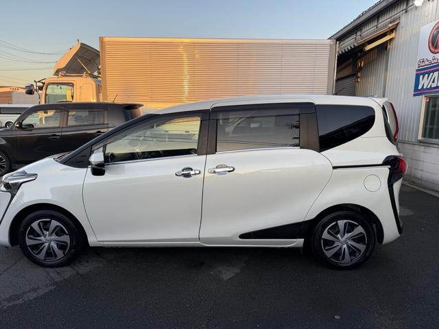 シエンタ G クエロ Gクエロ 7人乗り 軽減ブレーキ 両側自動ドア Iストップ 前後ドラレコ 全方位カメラ Bカメラ デュアルエアバック フルオートエアコン ウォークスルー LEDヘッド ナビ&TV/スペアー有(16枚目)